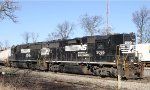 NS 5065 & 7018 lead train PP05 down the lead, behind train 214